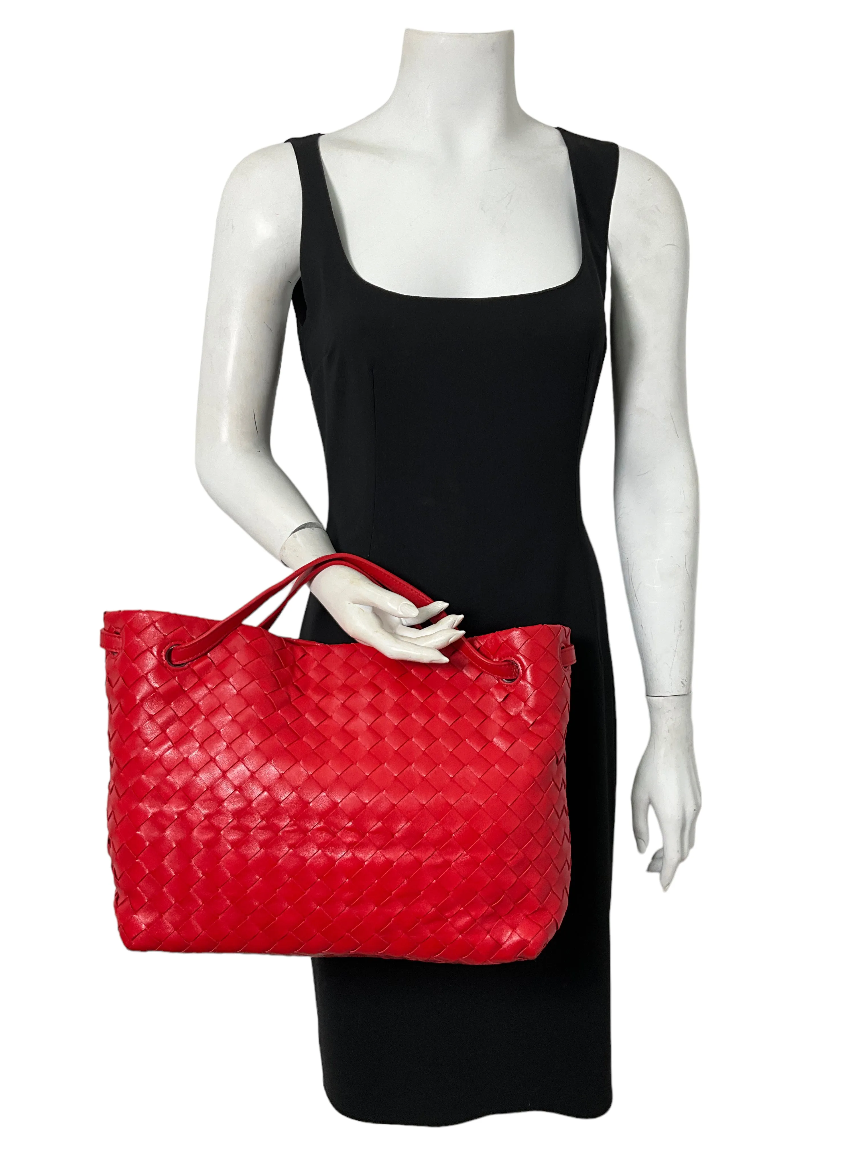 Bottega Veneta Red Intrecciato Nappa Leahter Garda Bag