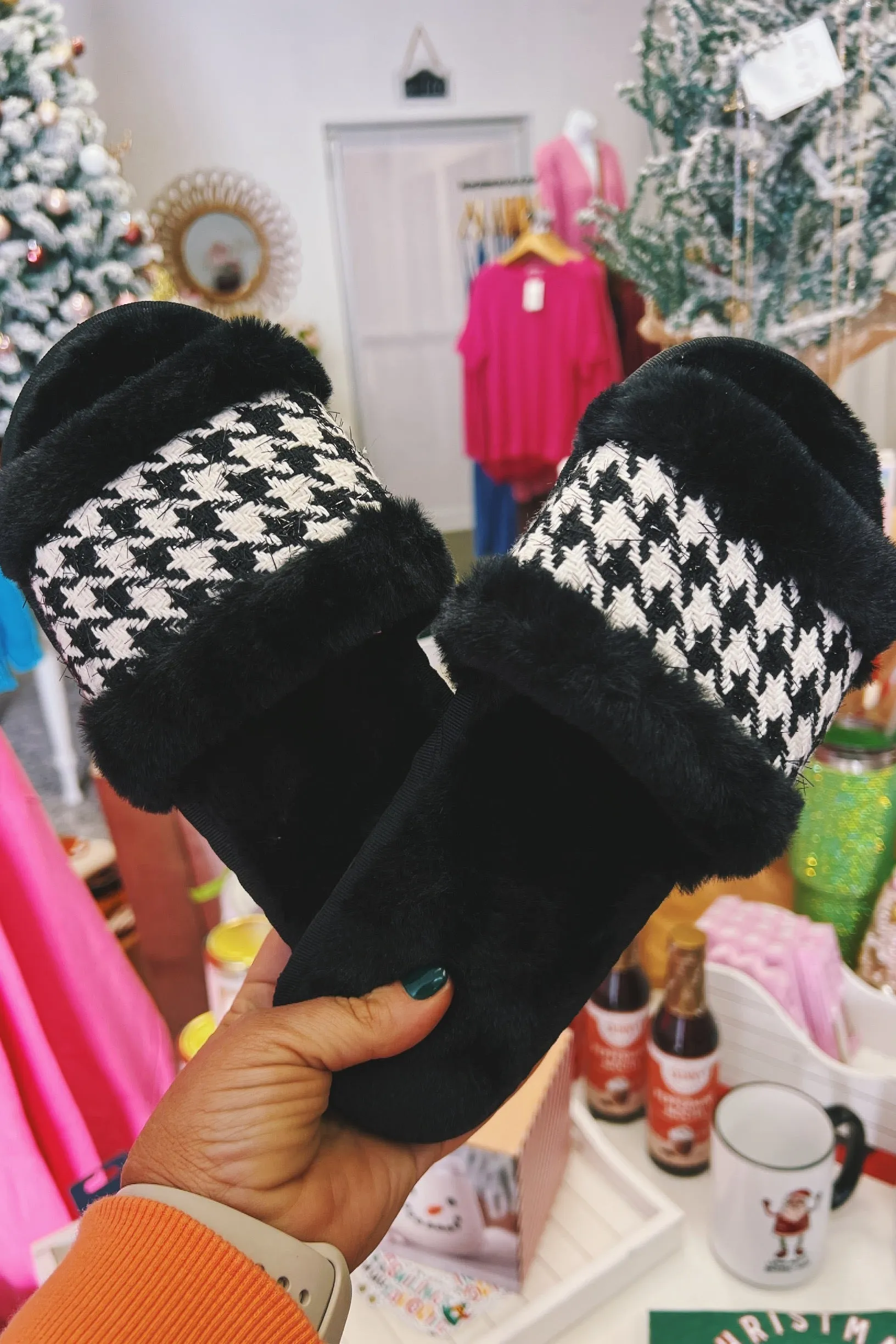 Dakota Houndstooth Slipper