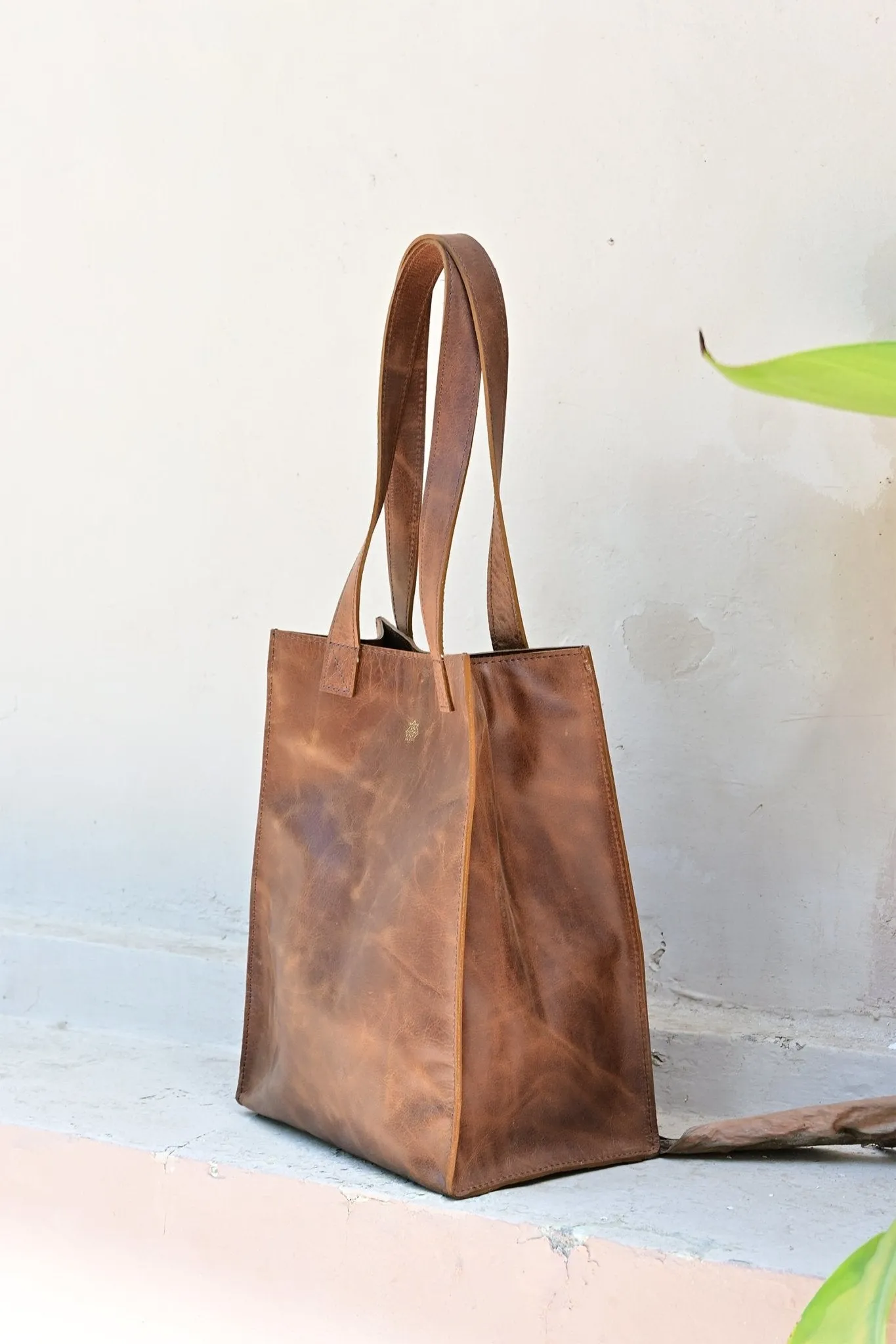 FREEBIE - LEATHER TOTE BAG MEDIUM