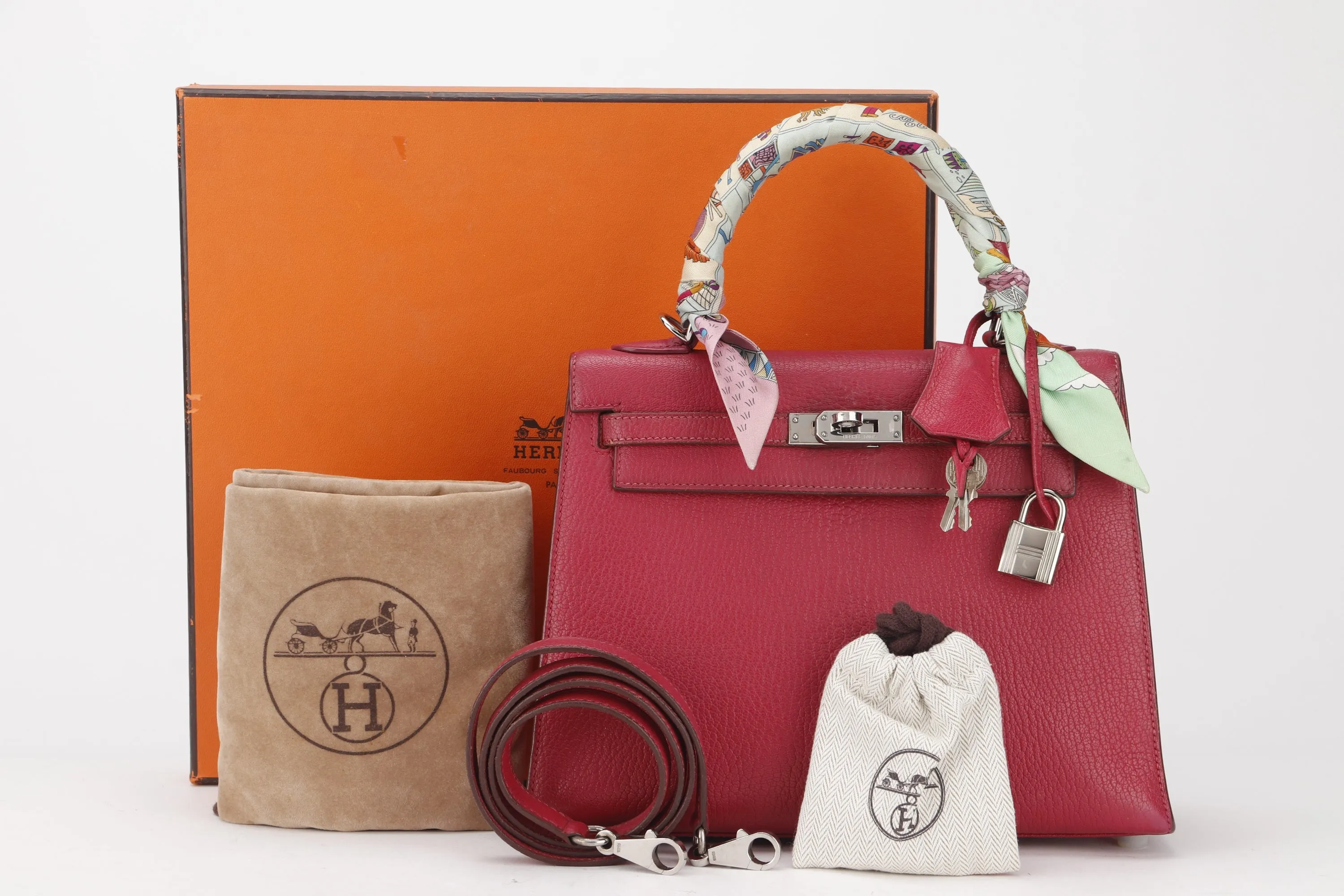 HERMES KELLY 25 (STAMP F (2002)) FUCHSIA CHEVRE LEATHER SILVER HARDWARE, WITH STRAP LOCK, KEYS, DUST COVER & BOX, NO TWILLY