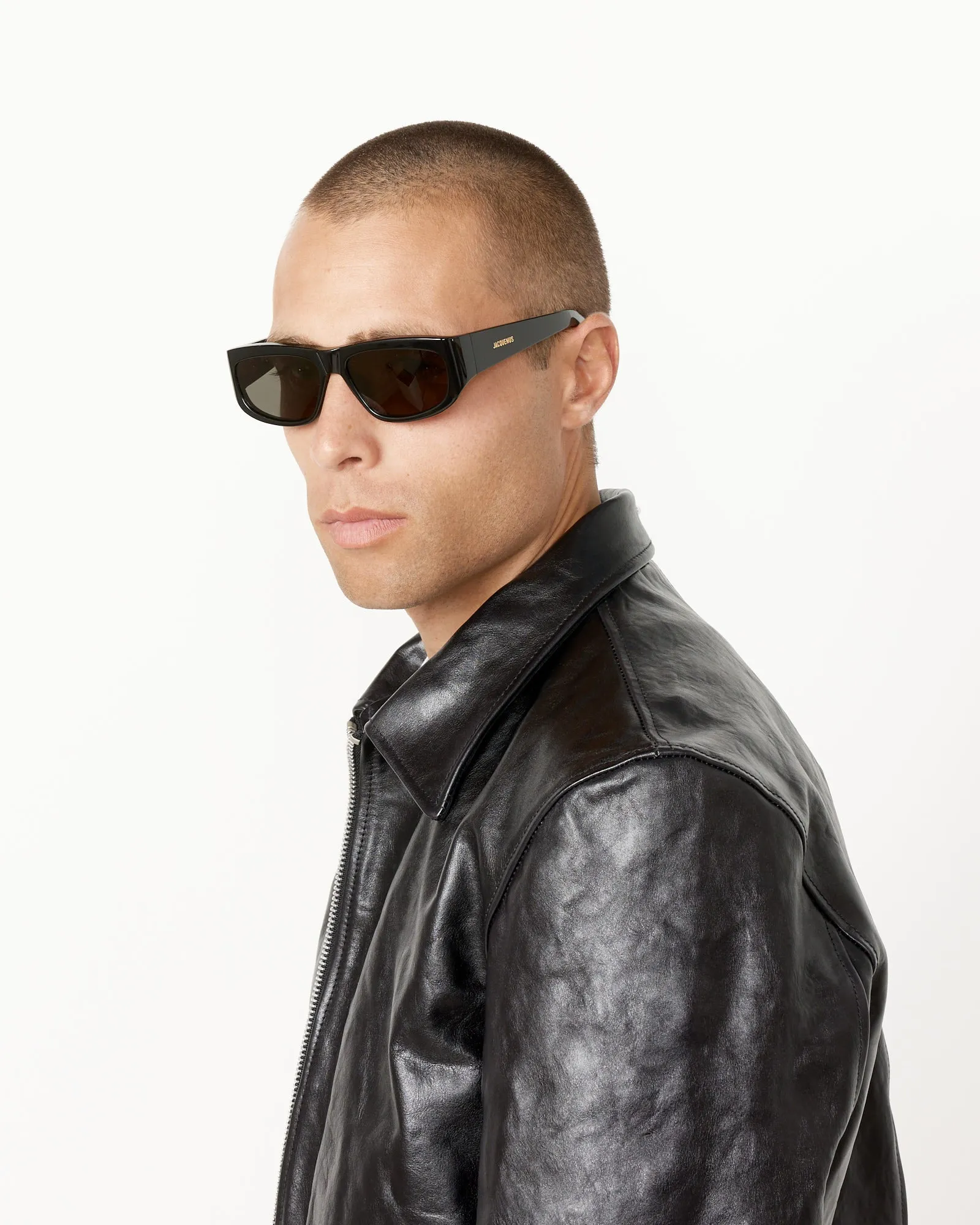 Les Lunettes Pilota Sunglasses in Black